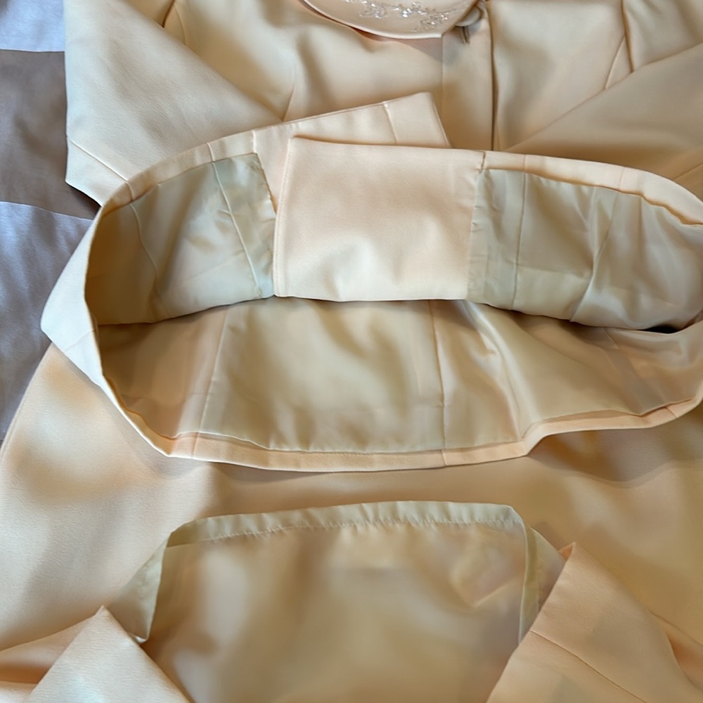 Suit - Picture 9 of 13